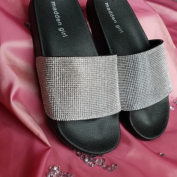 Fancy Madden Girl Black Pari Flip Fops - Picture 2 of 6